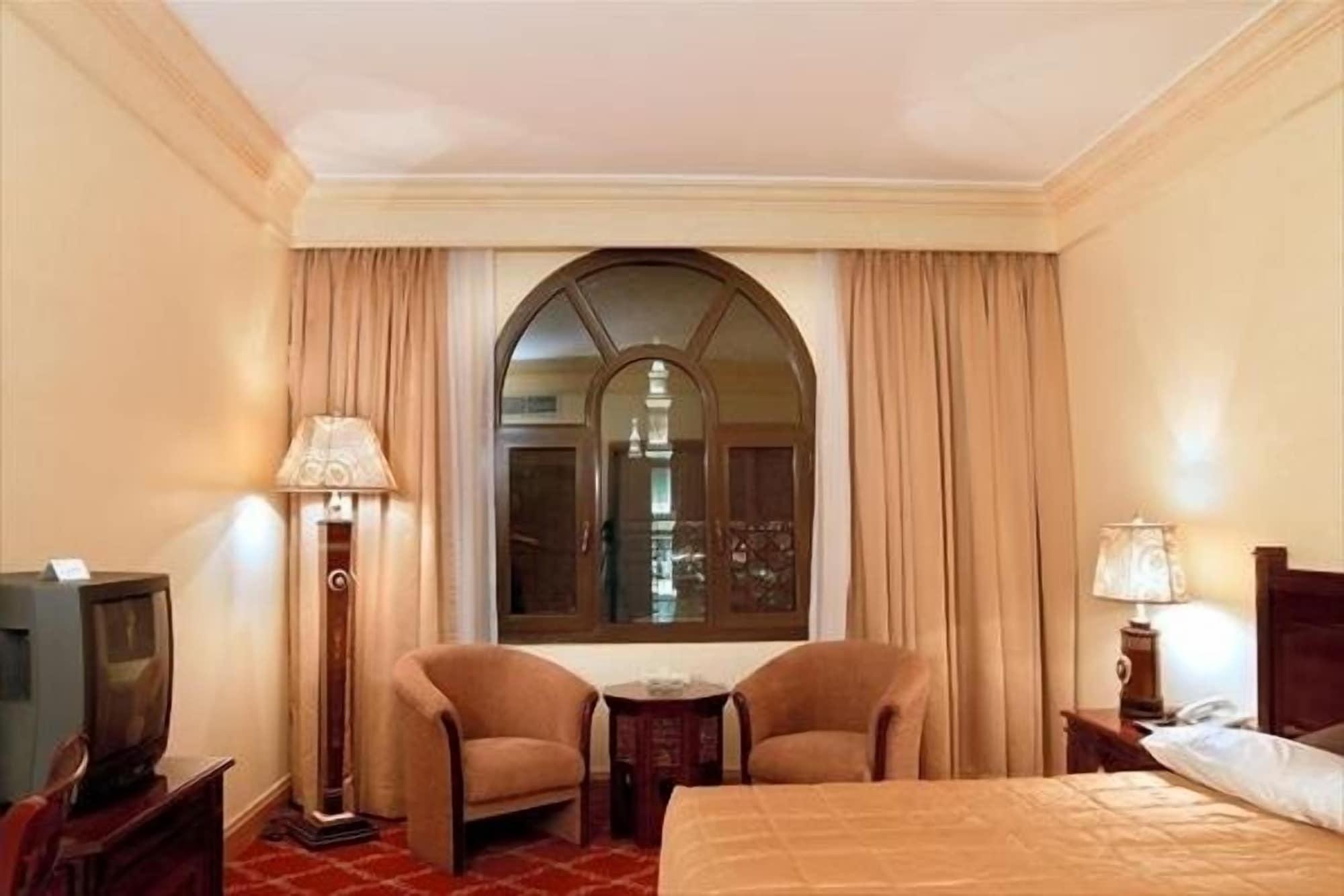 Отель Dar Aleiman Al Haram Медина Экстерьер фото A room at the hotel