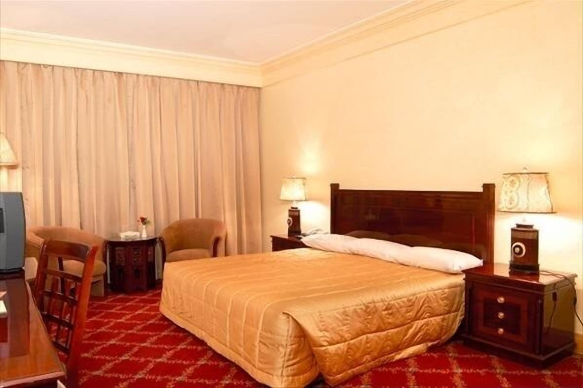 Отель Dar Aleiman Al Haram Медина Экстерьер фото A bedroom at the hotel