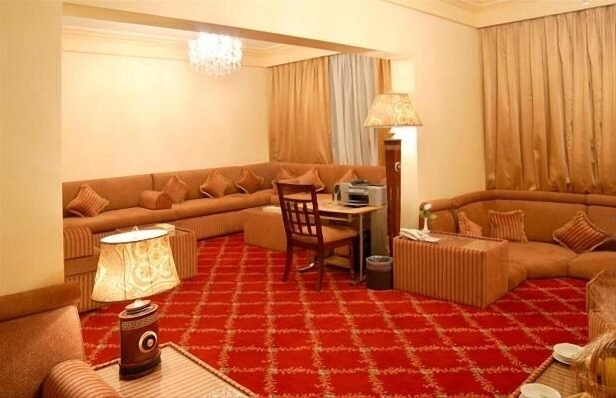 Отель Dar Aleiman Al Haram Медина Экстерьер фото A living room in a suite at the Taj Mahal Palace, Mumbai