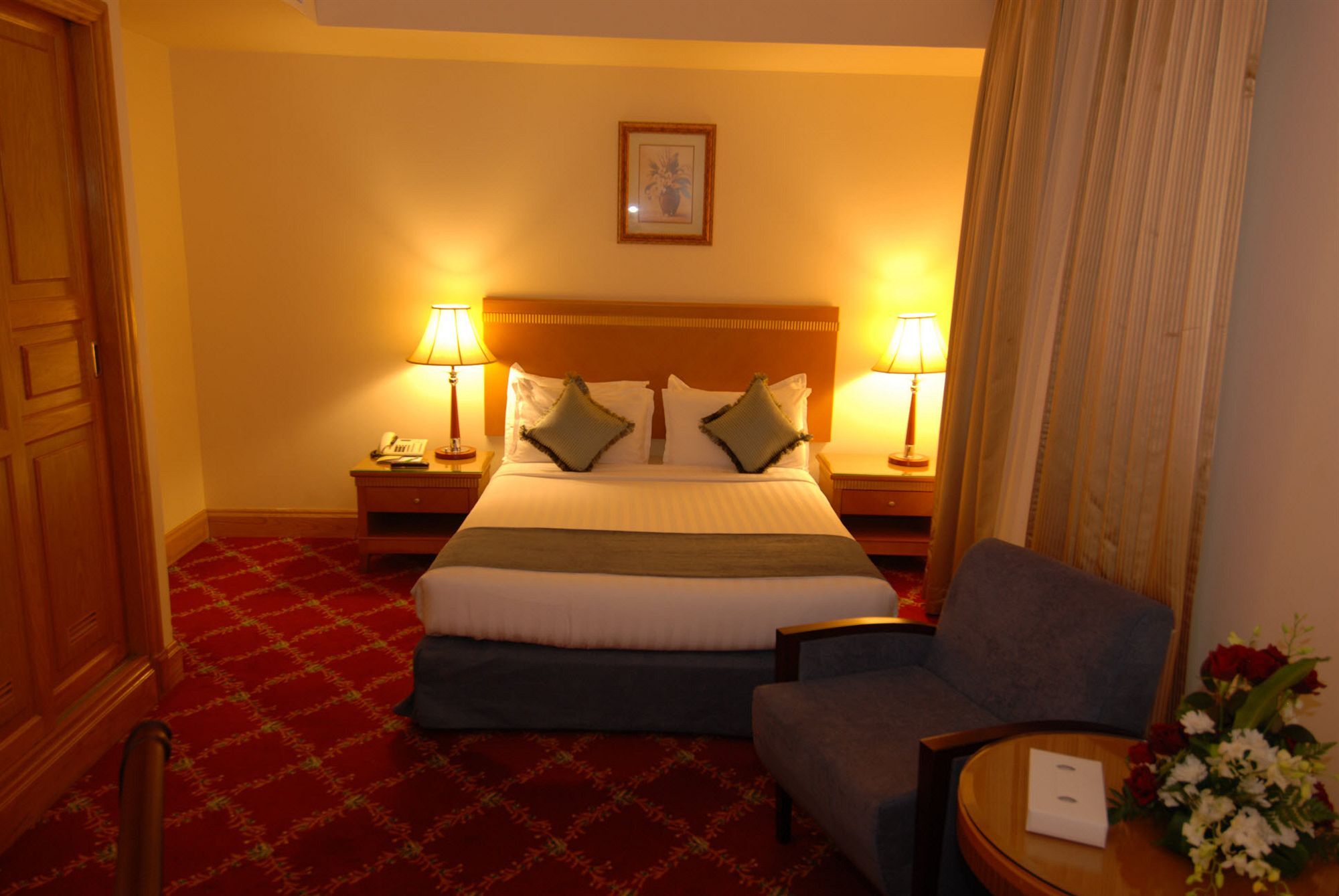 Отель Dar Aleiman Al Haram Медина Экстерьер фото A room at the Grand Hotel