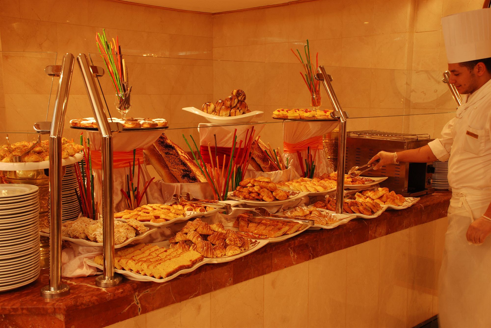 Отель Dar Aleiman Al Haram Медина Экстерьер фото A buffet at a hotel