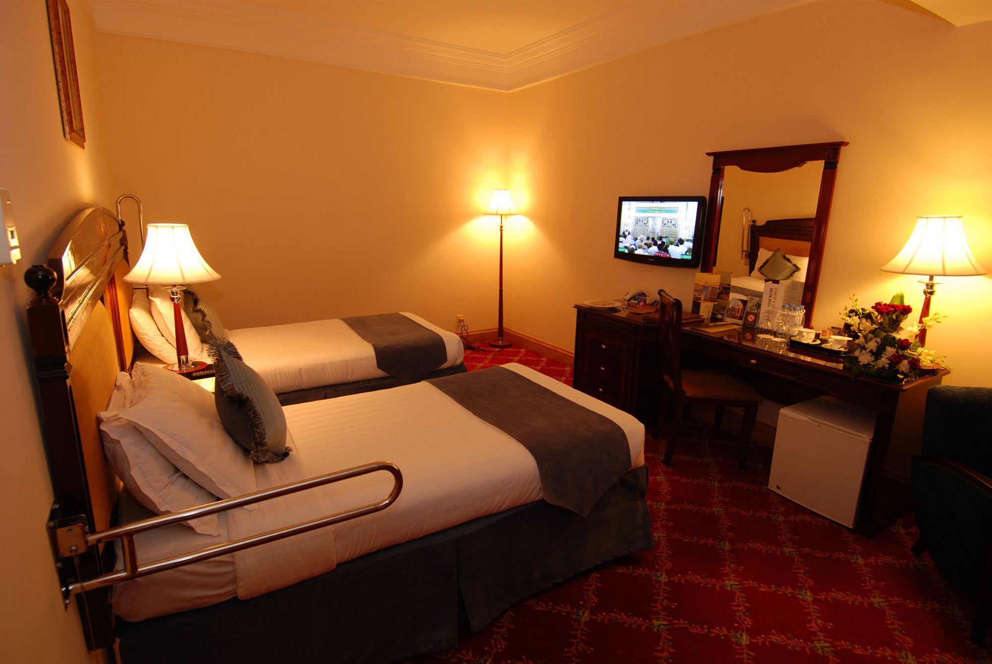 Отель Dar Aleiman Al Haram Медина Экстерьер фото A room at the hotel